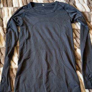 Lululemon Athletica Charcoal Long Sleeve Top